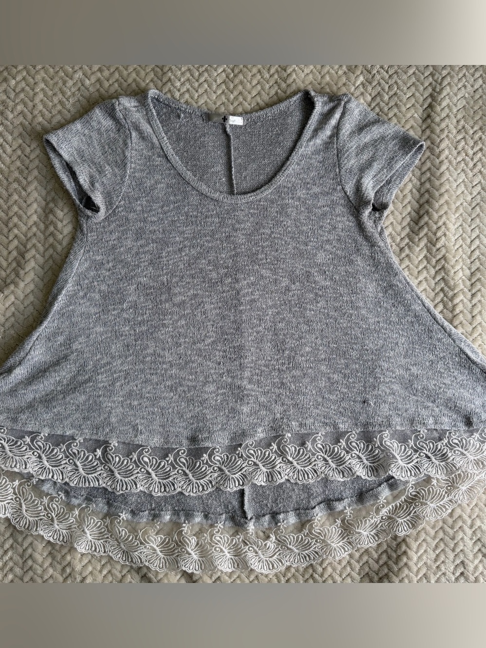 Women's S Blu Planet Gray Lace-Hem Short Sleeve Top